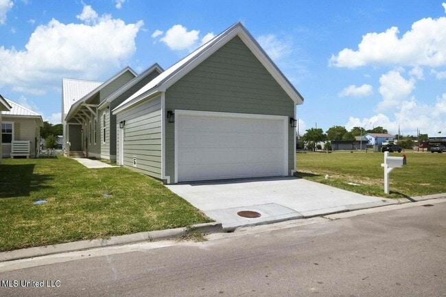 Photo - 254 Caillavet St