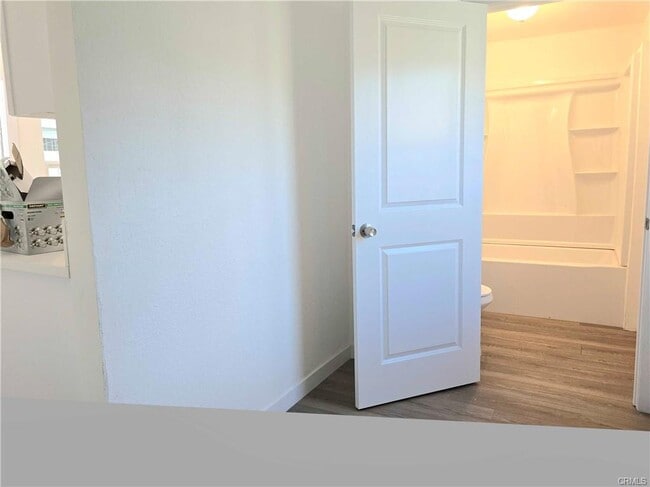 Photo - 1468 E 107th St Unidad 1/4