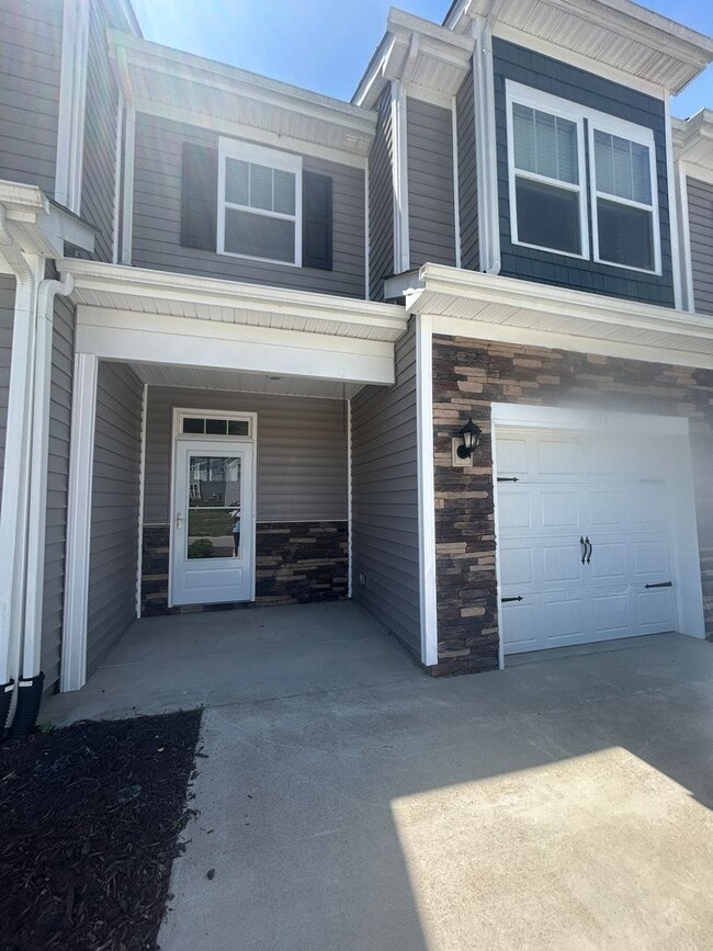 Photo - Modern Fountain Park Townhome with Open Floor Plan & 9’ Ceilings