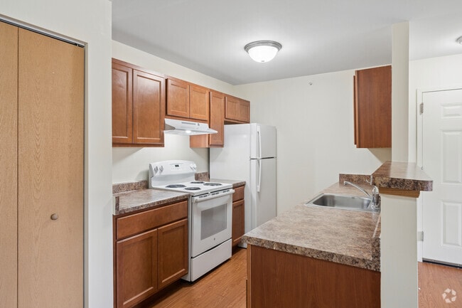2BR, 2BA - 1,055SF - Kitchen