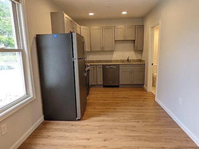 Photo - 8 Lawton Pl Unit 7