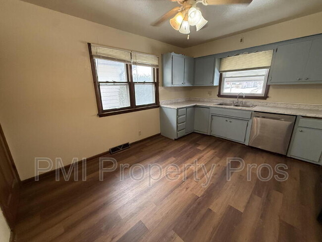 Photo - 5728 N 98th St