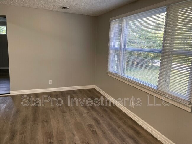 Photo - 122 Bellar Dr