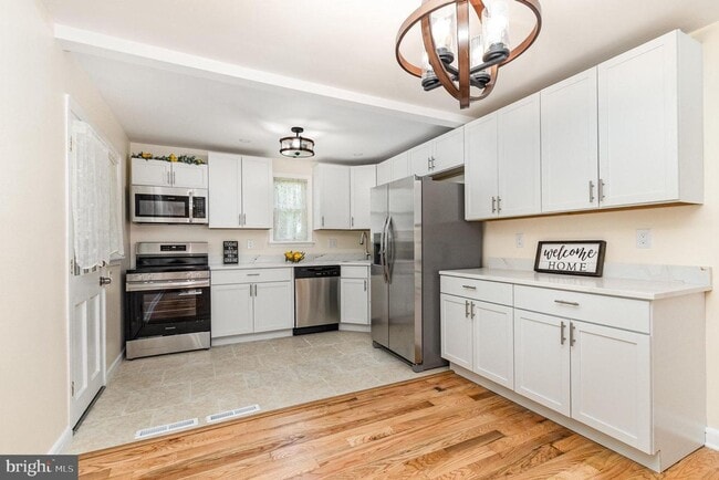 Photo - Renovated Rancher for rent in Rosedale!