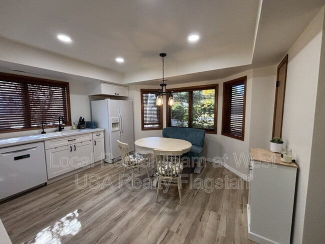 2340 N Plateau Dr