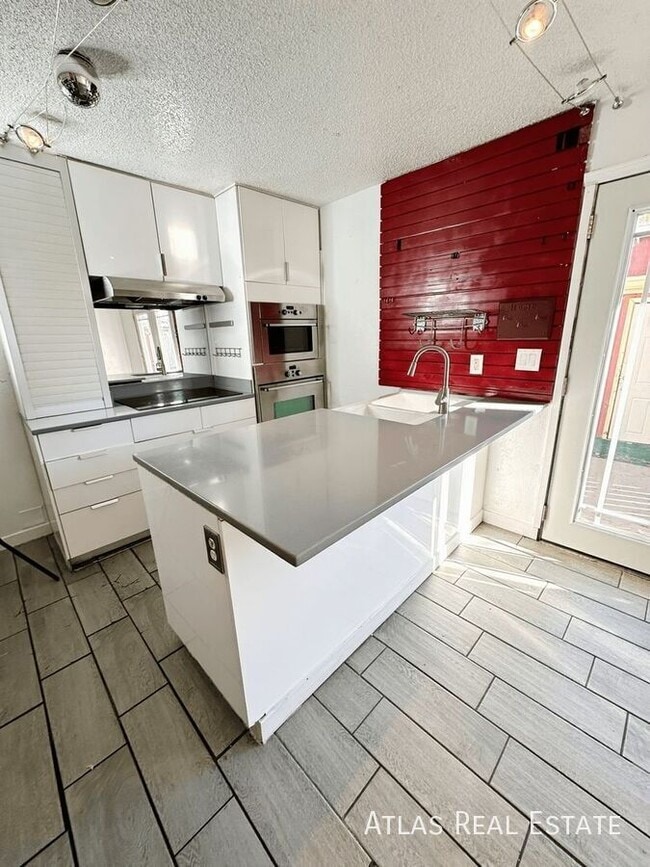 Building Photo - 218 W Rockrimmon Blvd