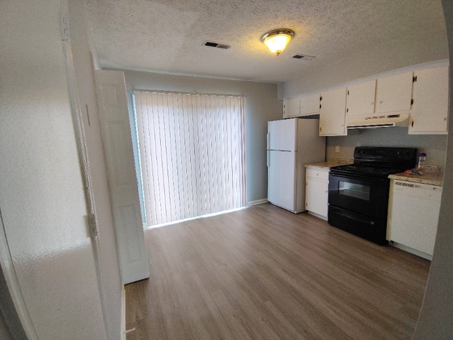 Building Photo - 32 Ferguson Dr Rental