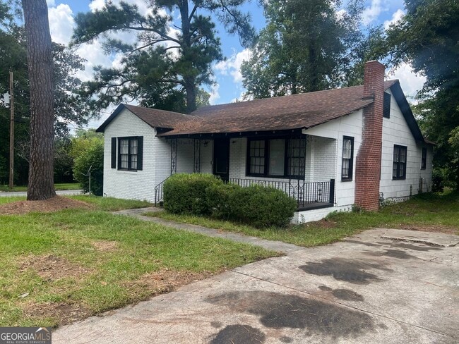 Building Photo - 1860 Washburn St Rental