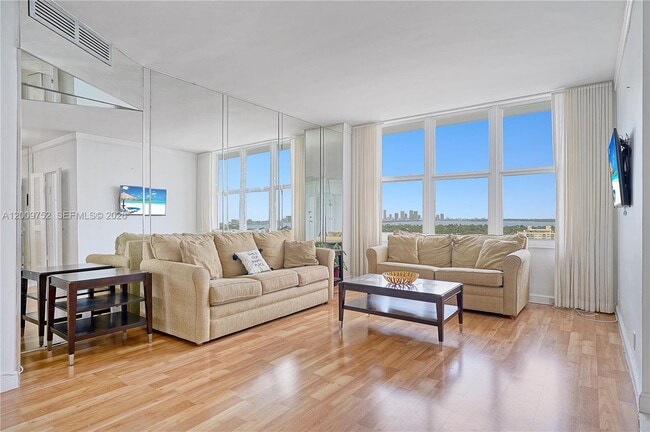 Building Photo - 4747 Collins Ave Unit 1503