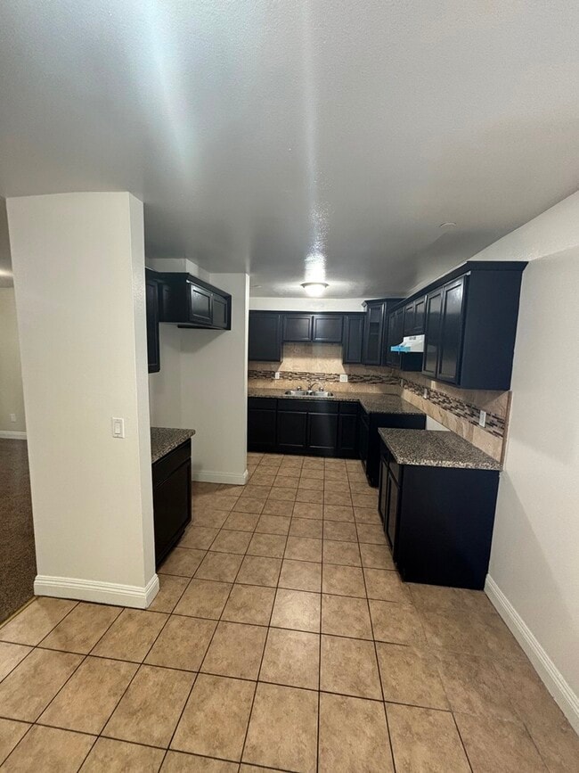 Photo - 836 W 76th St