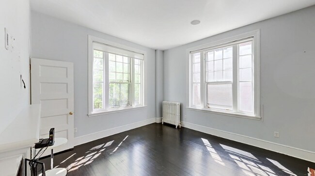 Building Photo - 371 Harvard St Unit 2