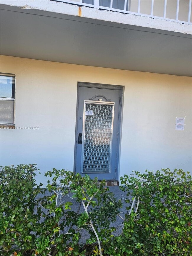 Building Photo - 8450 Sunrise Lakes Blvd Unit 106