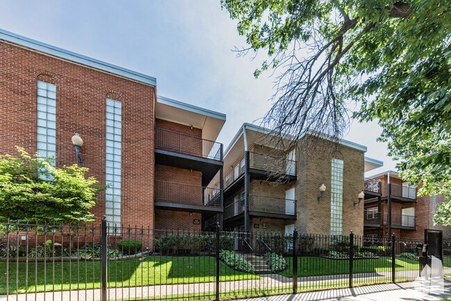 Photo - 4540 N Dover St Unit 2c