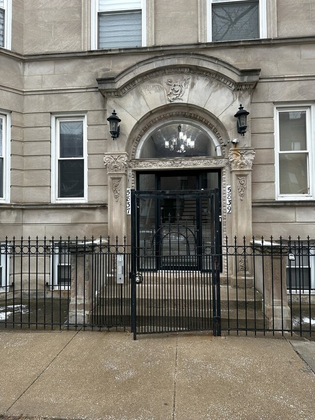 Photo - 5837 S Calumet Ave Unit 2S