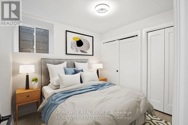 Photo - 2563 Dundas St W