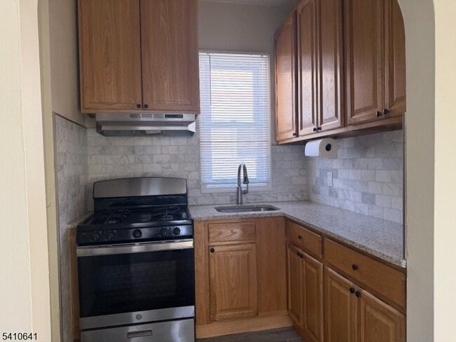 Photo - 557 Gregory Ave