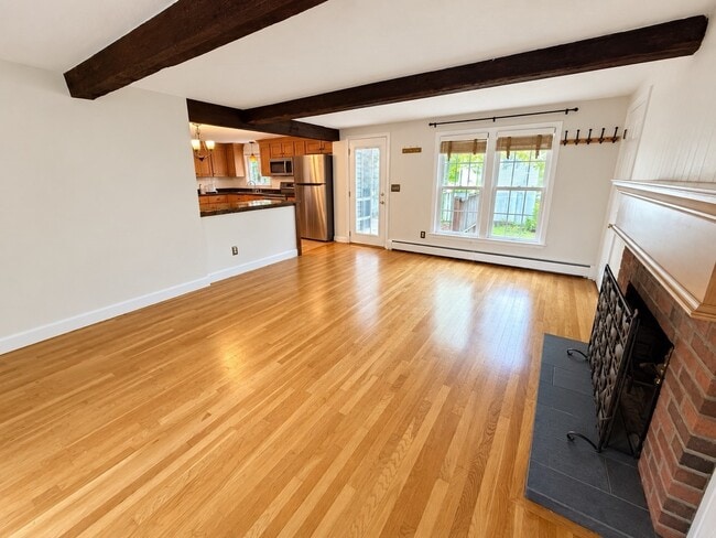 8 Robin Rd