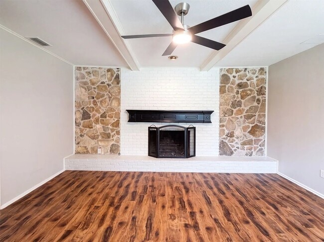 Photo - 1619 Woodcrest Ln