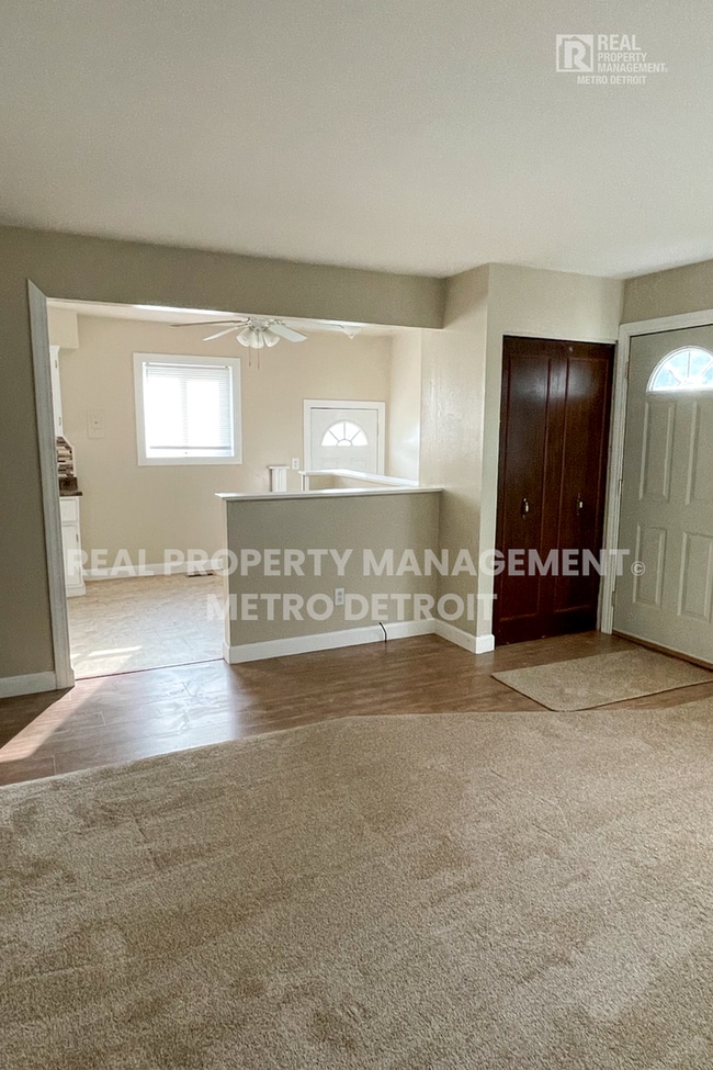 Photo - 20215 Woodward St