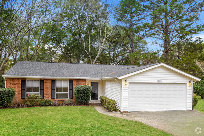 Building Photo - Charming 3-Bed Ranch with Attached Garage Rental