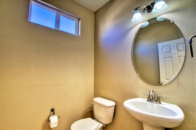 Photo - 5796 Dunraven St