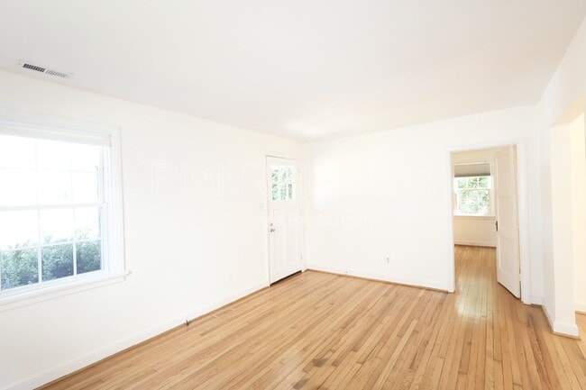 Photo - 904 Maple Ave