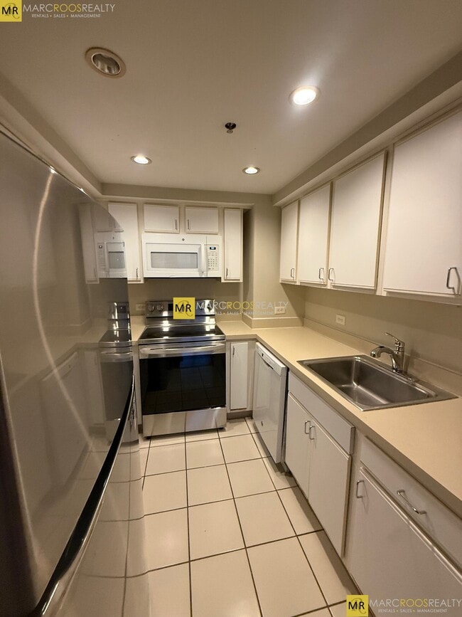 Building Photo - 534 Commonwealth Ave Unit 5A