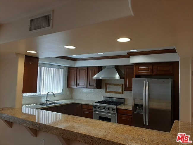 Photo - 10390 La Grange Ave Unit 303