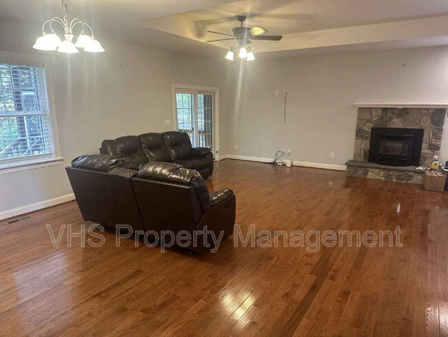 Photo - 2400 Lakeview Pkwy