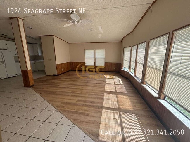 Photo - 1924 Seagrape St NE
