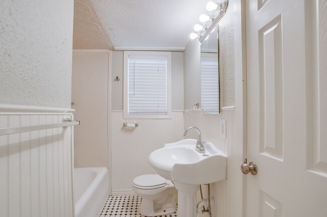 Photo - 2520 20th St Unit Front