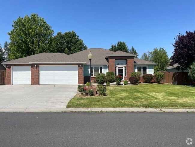 Building Photo - Super Attractive Home in Pelican Point!!