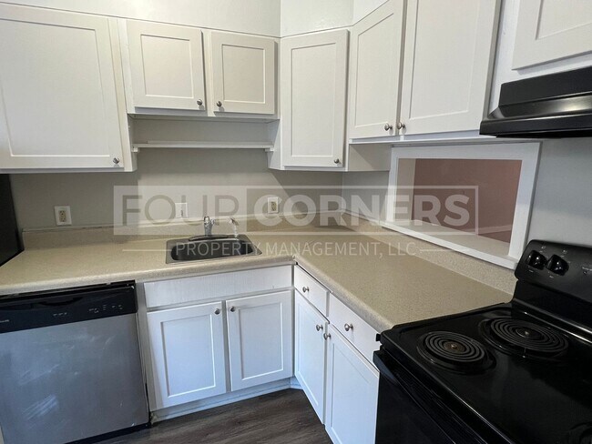 Photo - Lovely 2 Bedroom 1.5 Apartment Unit 2403-F