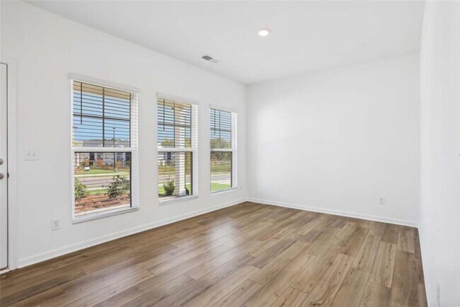 Photo - 2165 Boxwood Cir