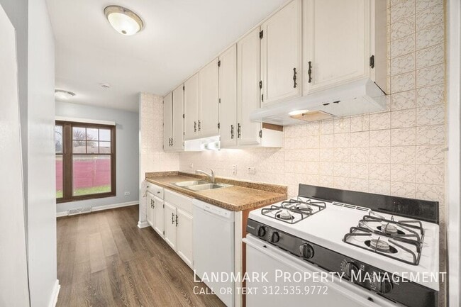 Photo - 654 Cambridge Ave