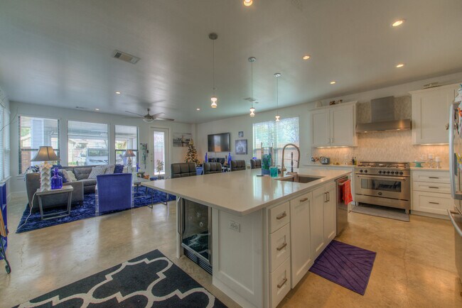 Photo - 610 W 31.5 Street Unit B