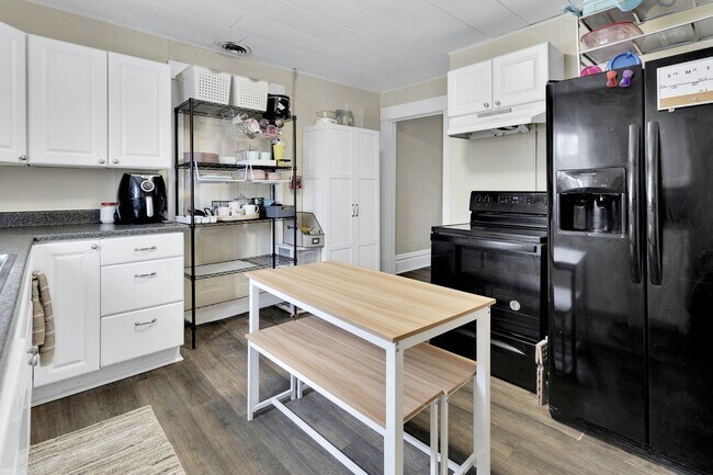 Photo - 455 Dallas St