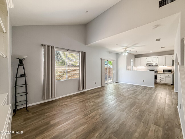 Photo - 1838 Amberleaf Ln