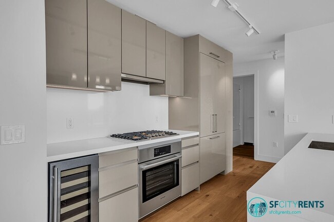 Photo - Pacific Heights: 10th Floor Corner Condo w/ Views, W/D in-unit, Parking & Shared Roof Deck @ The ... Unit 1450 Franklin St. #1002