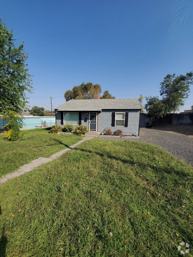 Building Photo - 2 Bedroom Home