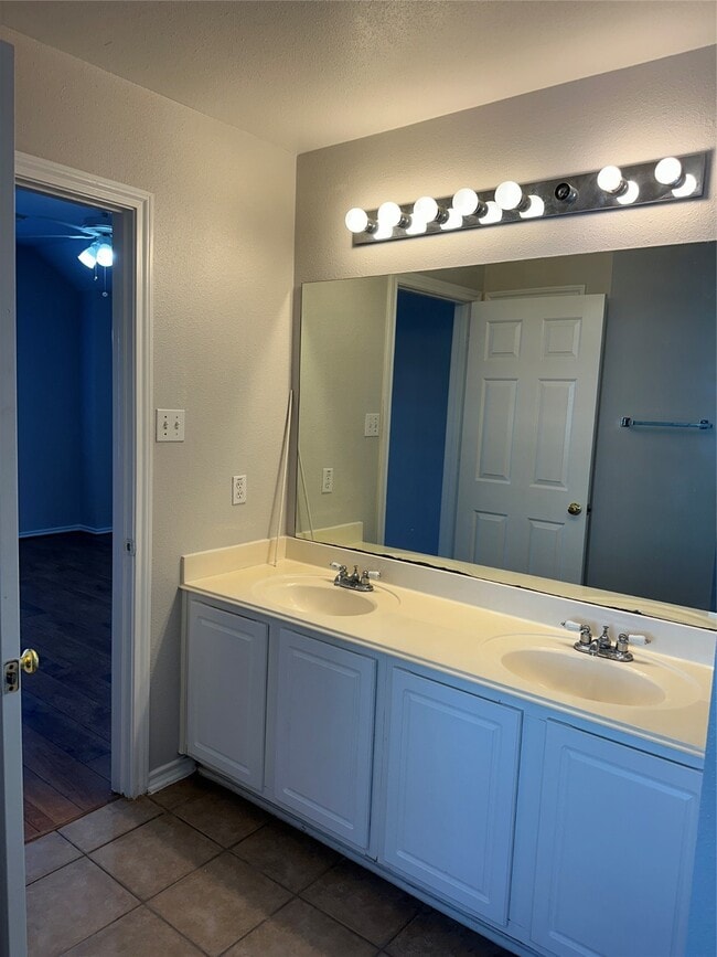 Photo - 16518 Cairngrove Ln