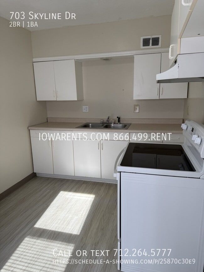 Photo - 703 Skyline Dr
