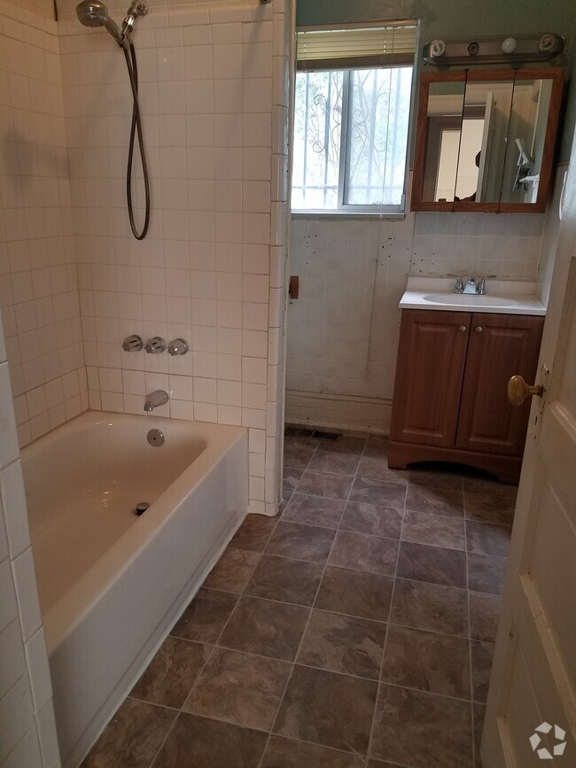 Building Photo - 5701 Genoa St Rental