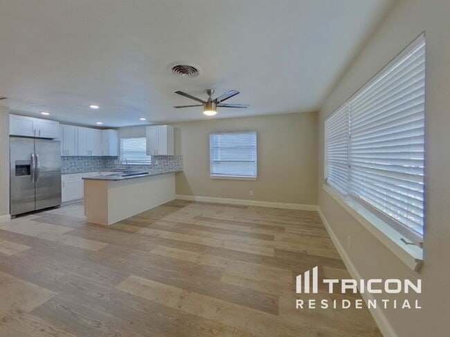 Photo - 3635 17th St N