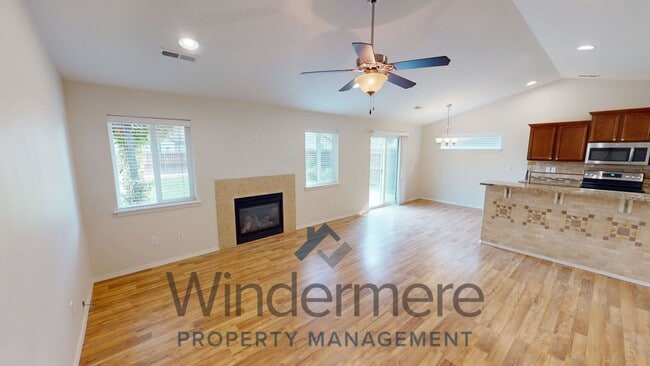 Photo - 230 Chapra St