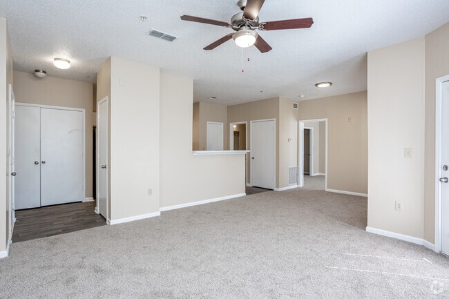 1BR, 1BA - 832SF - Living Room - Regal Park