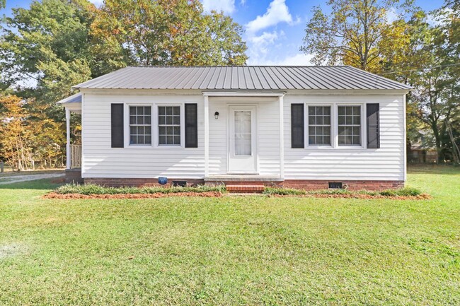 **RENOVATED** 2 BR 1 BA HOME IN GOLDSBORO - **RENOVATED** 2 BR 1 BA HOME IN GOLDSBORO