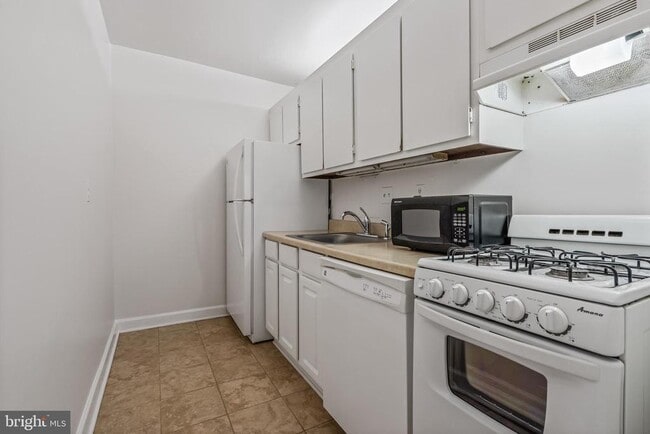 Building Photo - 4515 Willard Ave Unit 1520S