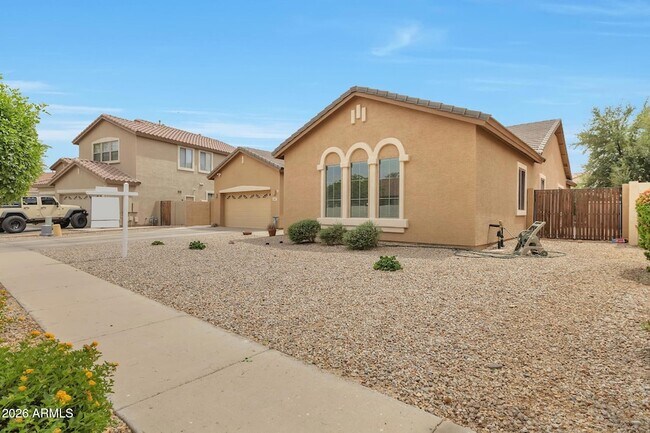 8807 W Carole Ln