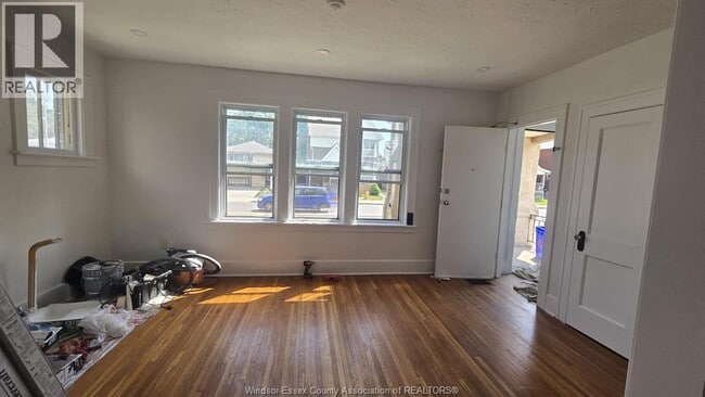 Photo - 2257 Howard Ave
